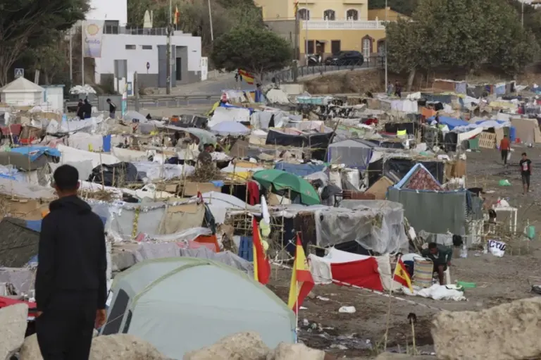 El Gobierno hará públicos este miércoles 40 documentos sobre la entrada masiva de migrantes en Ceuta