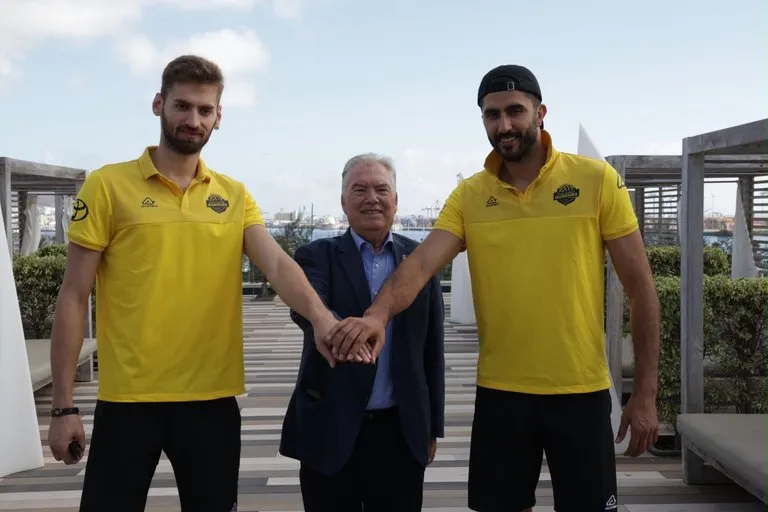 El CV Guaguas presenta a sus dos torres iraníes