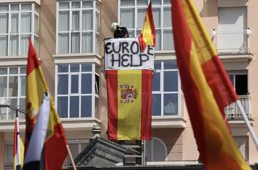 Protesta de los bomberos de Ceuta reclamando soluciones para la ciudad autónoma: Imagen EFE