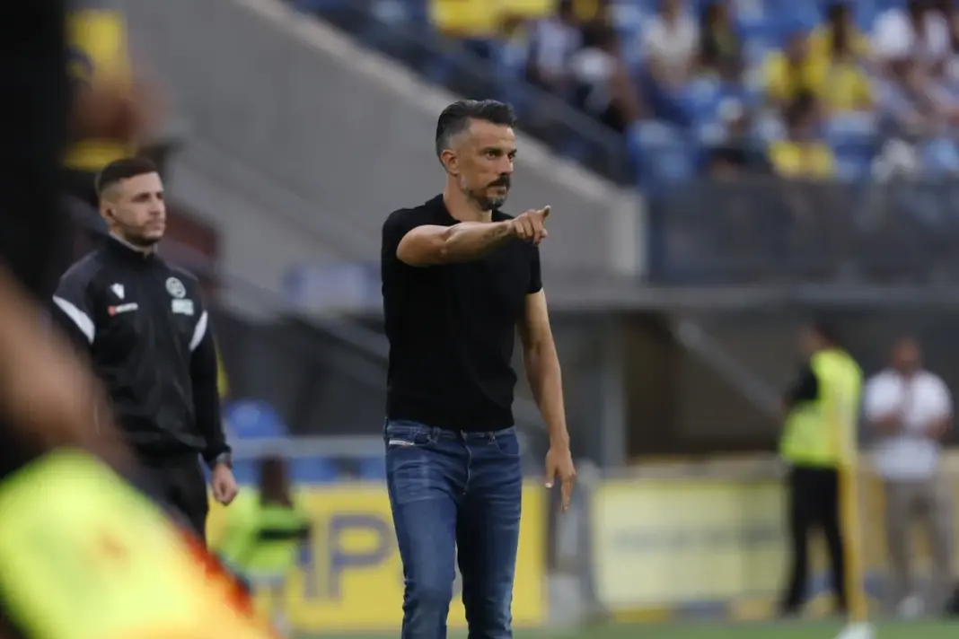 El entrenador de la UD Las Palmas, Rubén de la Barrera. Imagen UDLP