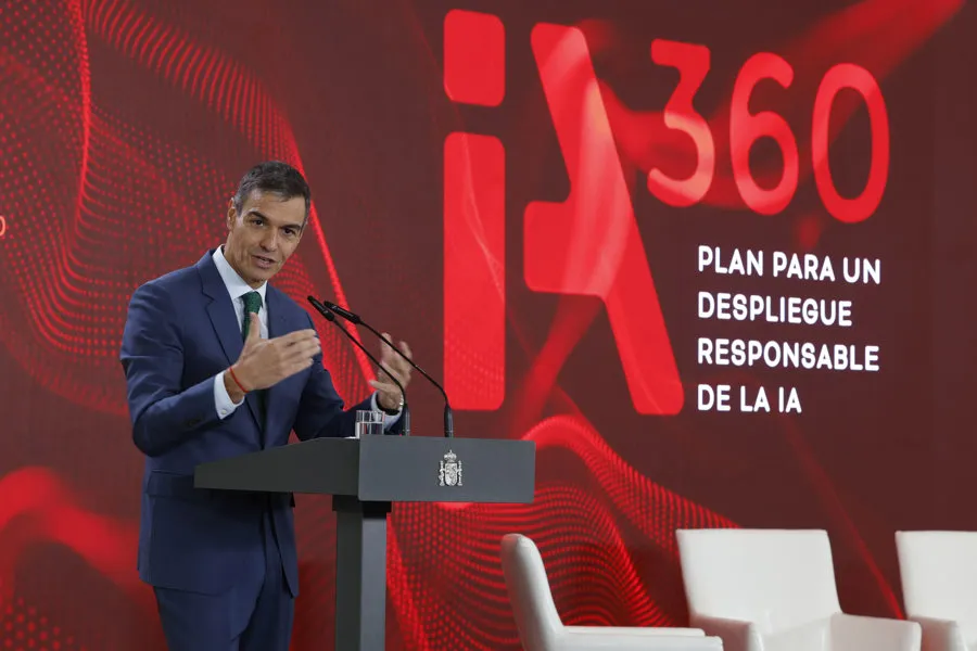 El presidente del Gobierno, Pedro Sánchez durante la presentación este lunes en La Moncloa de ‘IA360: plan para un despliegue responsable de la IA'. EFE/ Javier Lizón