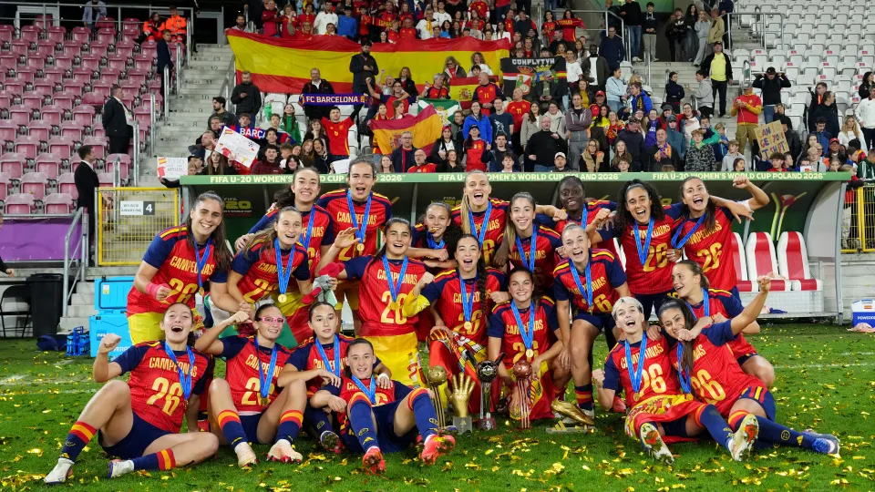 La selección española femenina conquistó este domingo su segundo Mundial sub-20 al derrotar a Corea del Norte en la tanda de penaltis (4-3),