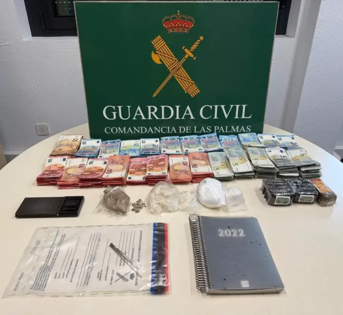 Detenido un hombre por tráfico de drogas tras localizar 30.545 euros en un vehículo en Guía