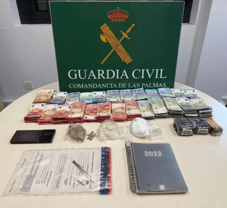 Detenido un hombre por tráfico de drogas tras localizar 30.545 euros en un vehículo en Guía