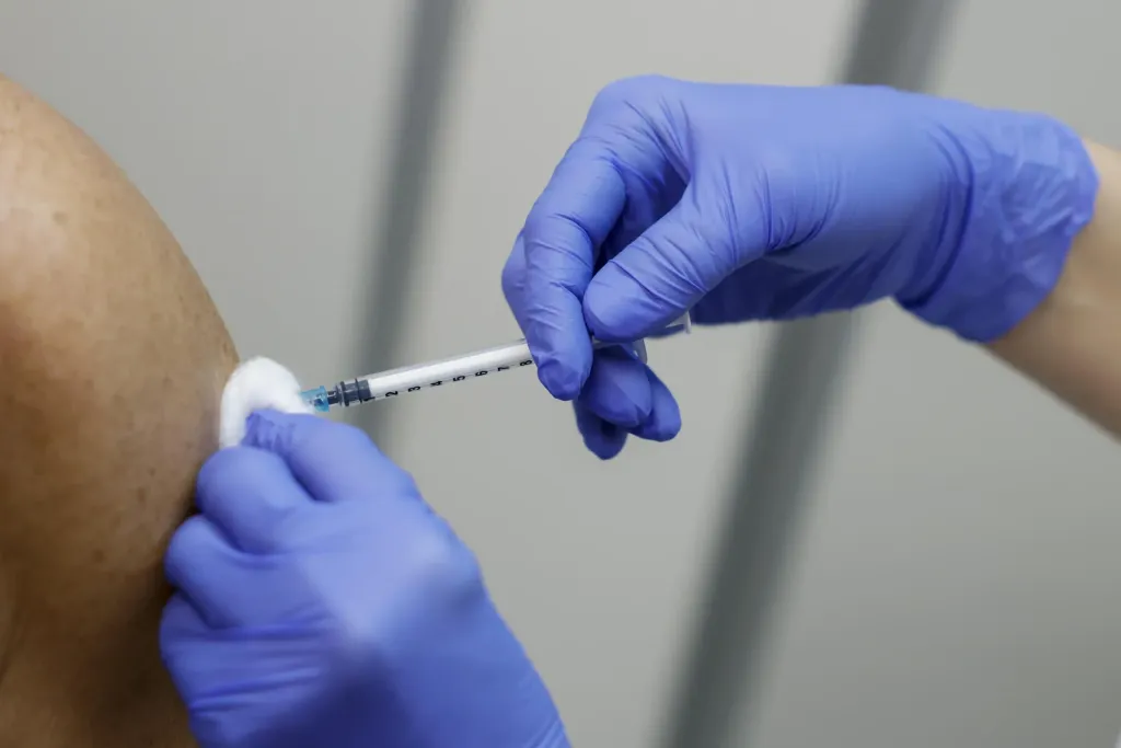 Canarias vigila la evolución de la gripe, el COVID y el virus respiratorio sincitial