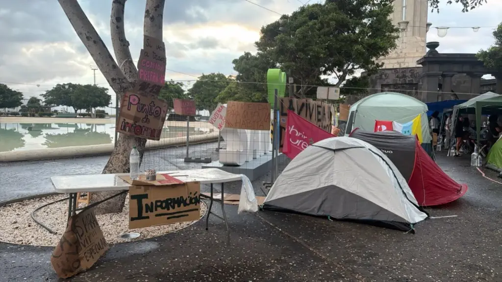 campadas Tenerife en el día de la votación en el Congreso de los decretos de vivienda. Foto: Yamila Herrera