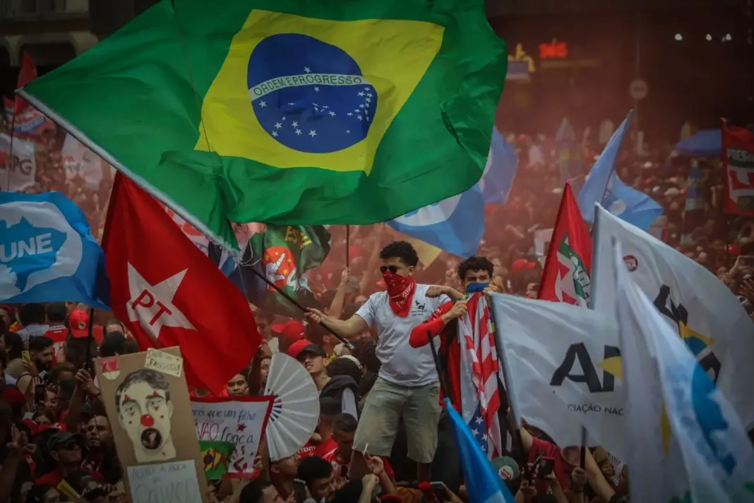 Brasil se juega su futuro entre Lula y Flávio Bolsonaro en una segunda vuelta muy ajustada