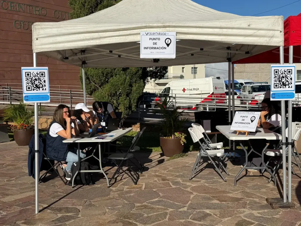 Carpas voluntario simulacro Guía de Isora