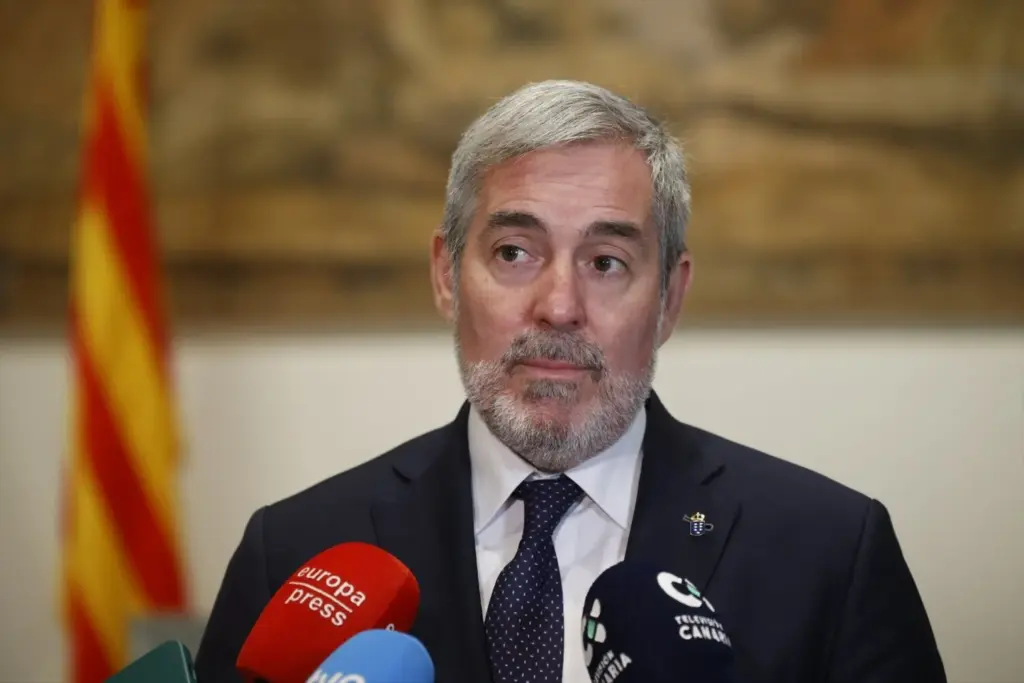Clavijo alerta de un nuevo brote migratorio en Canarias