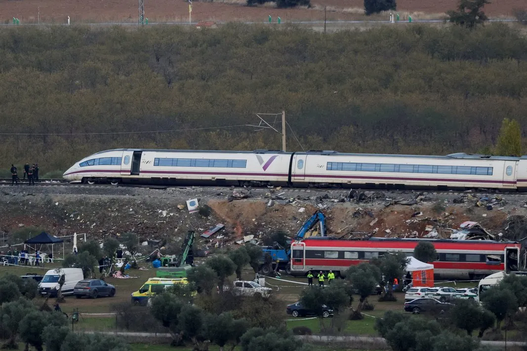 Colisión de dos trenes de alta velocidad entre las localidades de Mora y Orgaz