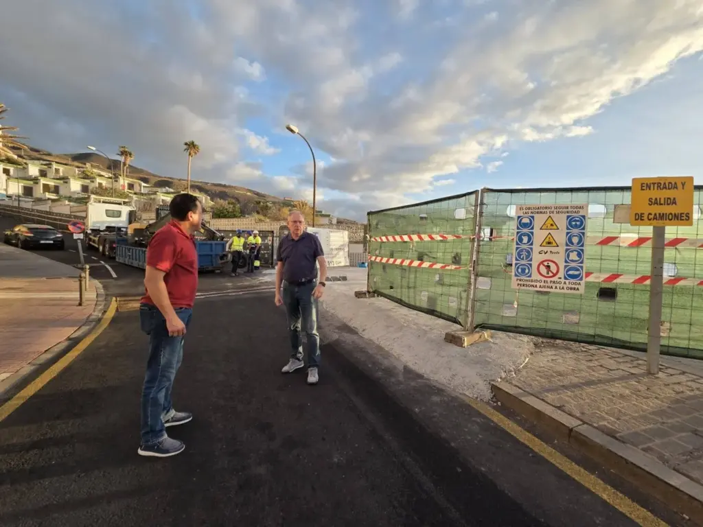 Comienzan los trabajos de demolición del antiguo Hotel Tenerife Tour en Las Caletillas
