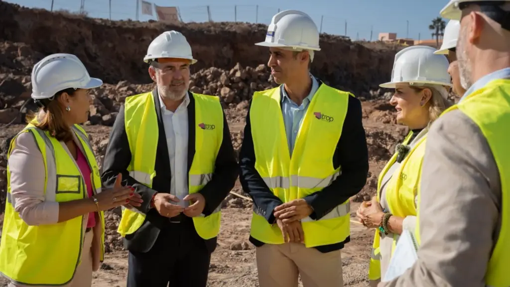 Clavijo pone primera piedra del Centro de Salud Corralejo II con inversión de 9,9 millones