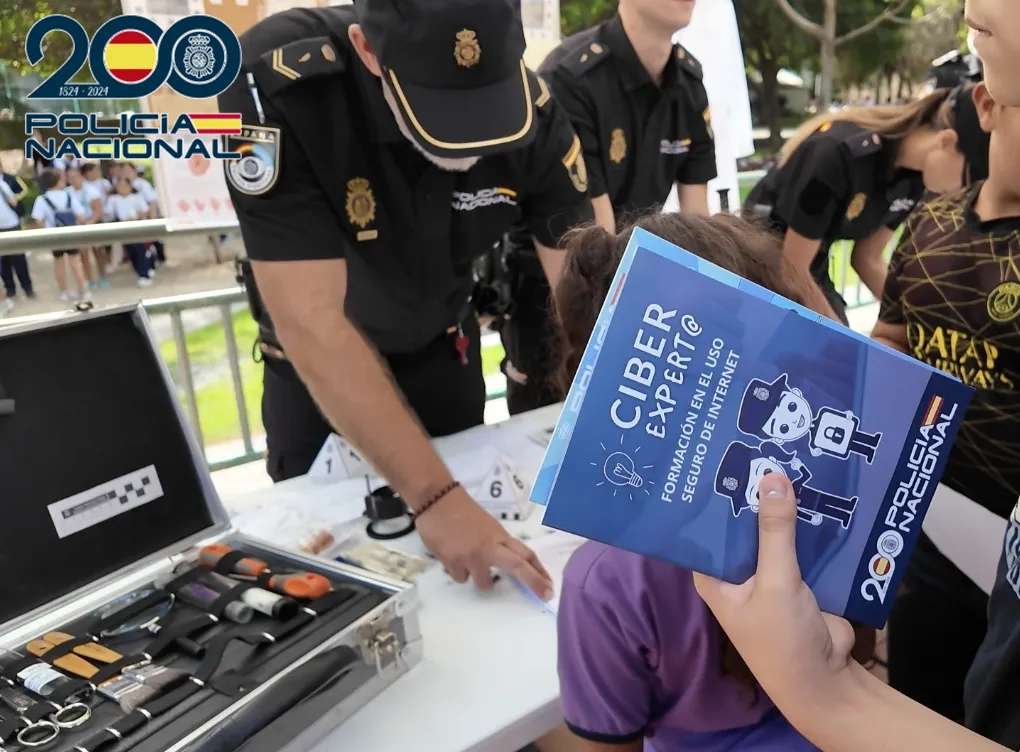 La Policía Nacional acerca su trabajo a 850 escolares en Las Palmas de Gran Canaria