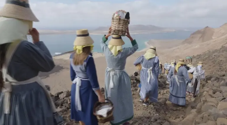 Televisión Canaria rinde homenaje a la memoria histórica de las mujeres de La Graciosa en ‘El camino a la vida’