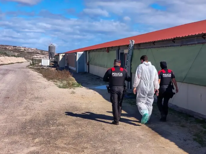 Operativo de la Policía Canaria en una finca de Tenerife utilizada como vertedero ilegal - POLICÍA CANARIA