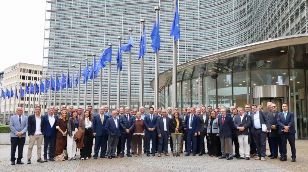 Canarias teme recortes en los fondos europeos y pide a Sánchez que refuerce la negociación en Bruselas