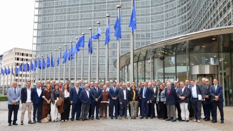 Canarias teme recortes en los fondos europeos y pide a Sánchez que refuerce la negociación en Bruselas