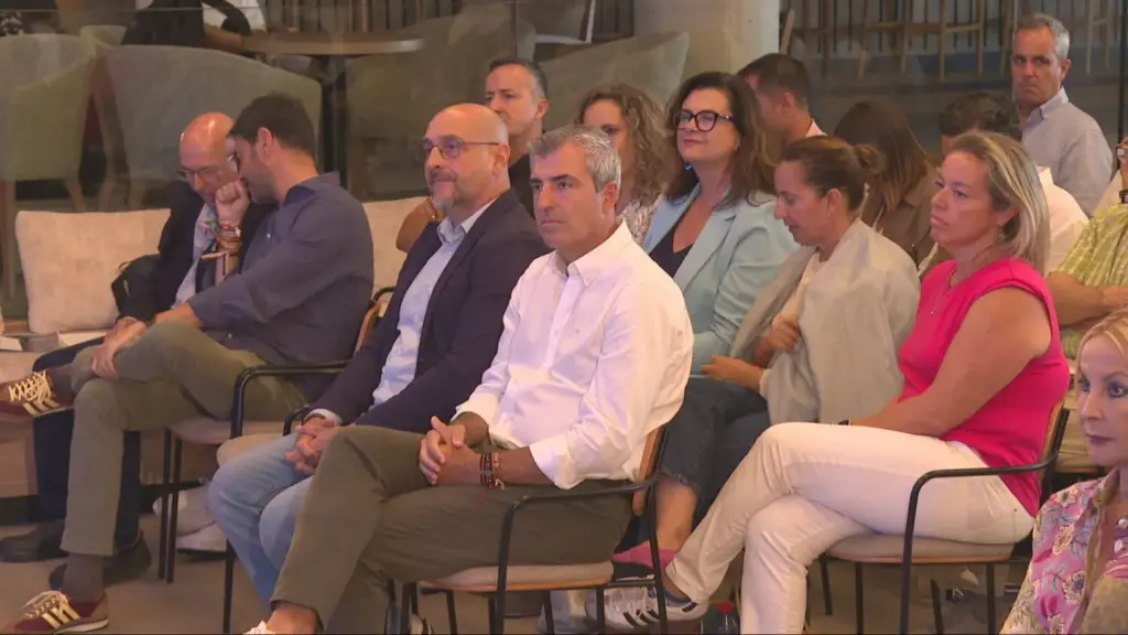 Manuel Domínguez en el un congreso del partido en La Gomera