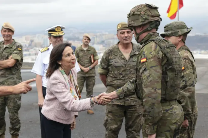 La ministra de Defensa, Margarita Robles, visita la Brigada 'Canarias' XVI' en la Base 'General Alemán Ramírez', en Las Palmas de Gran Canaria. EFE/Marco Antonio Romero/Mº de Defensa