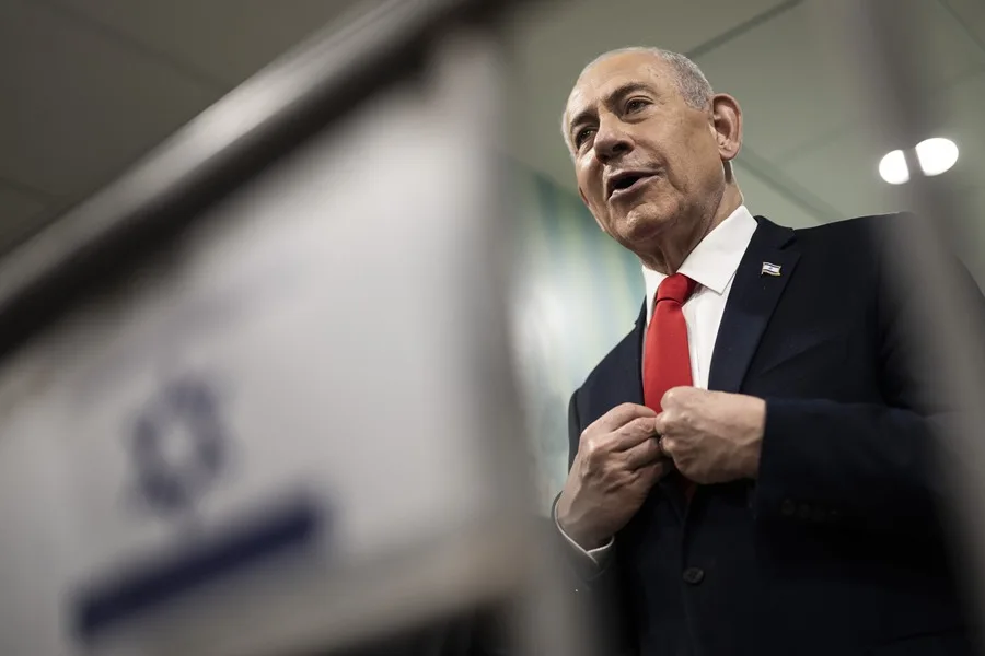 Netanyahu gana las elecciones, pero el bloque opositor le supera en escaños, según sondeos