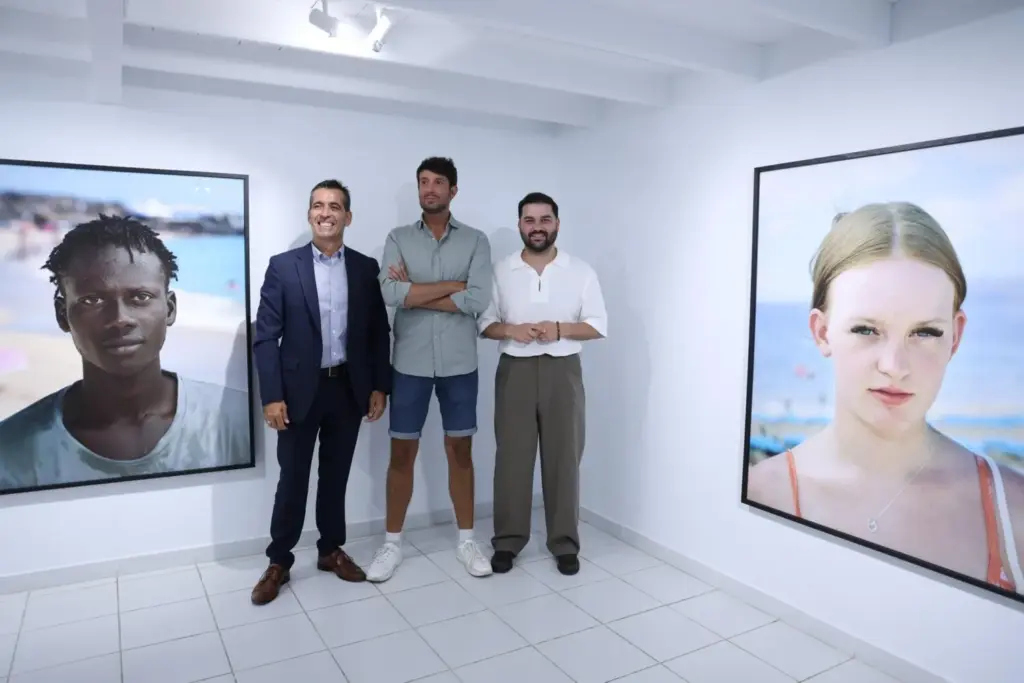El Almacén inaugura cuatro nuevas exposiciones con obras de JesúsMadriñán, María Rosa Aránega, Germán Páez y Marina Abramović