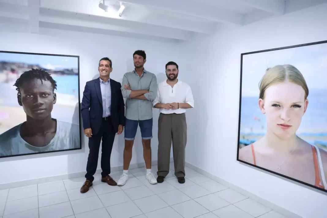El Almacén inaugura cuatro nuevas exposiciones con obras de JesúsMadriñán, María Rosa Aránega, Germán Páez y Marina Abramović