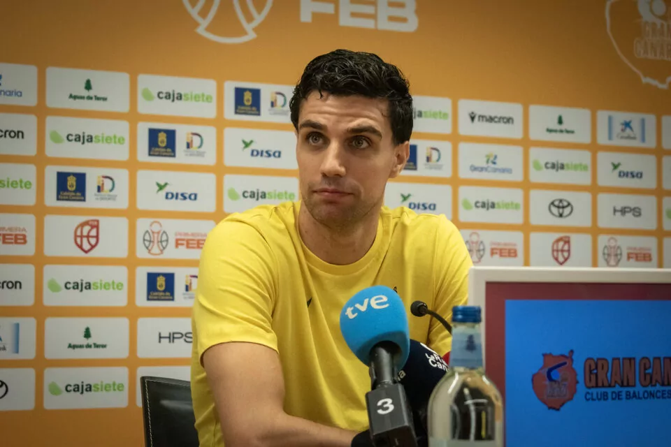 Alocén en rueda de prensa