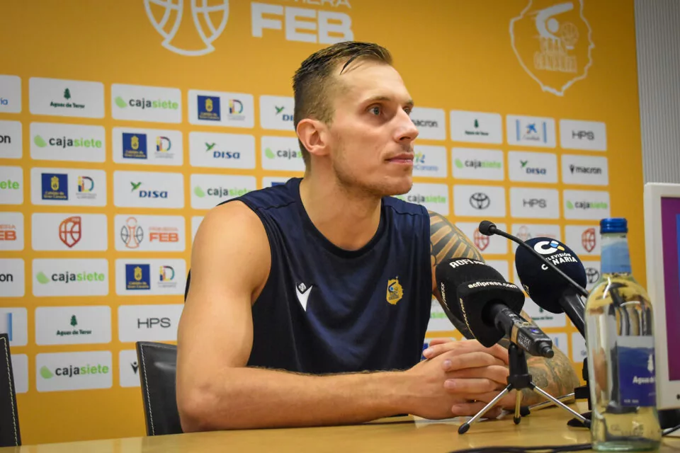 Roberts Stumbris, del CajaSiete Gran Canaria, en la rueda de prensa previa al partido contra el Alicante