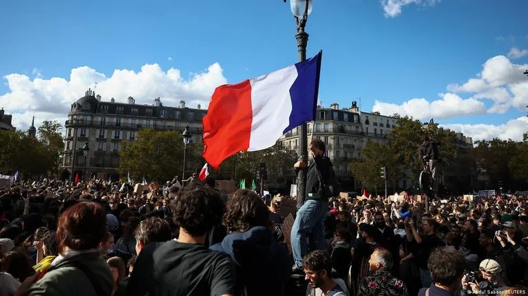 ‘El análisis internacional’ aborda la situación económica y el malestar social en Francia