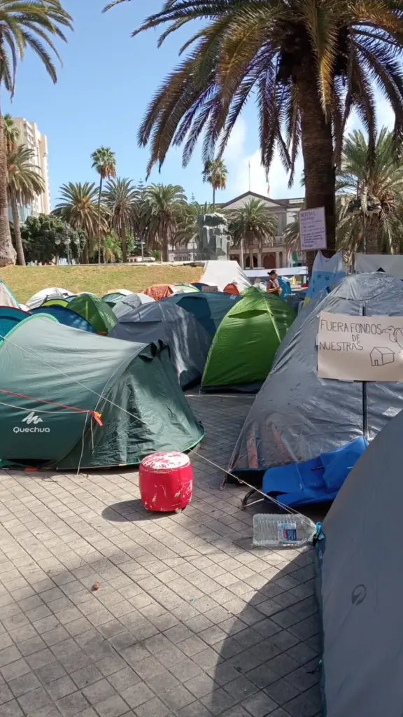 Tercer día de acampada en la Plaza de la Feria