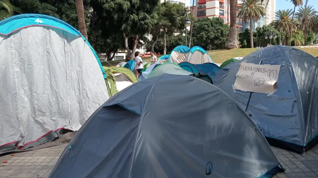 Tercer día de acampada en la Plaza de la Feria