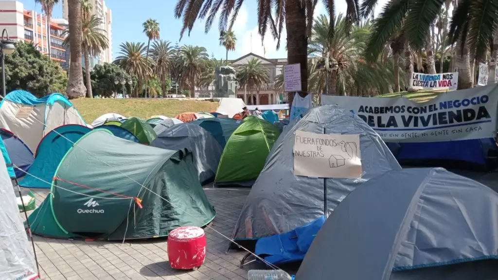 Tercer día de acampada en la Plaza de la Feria