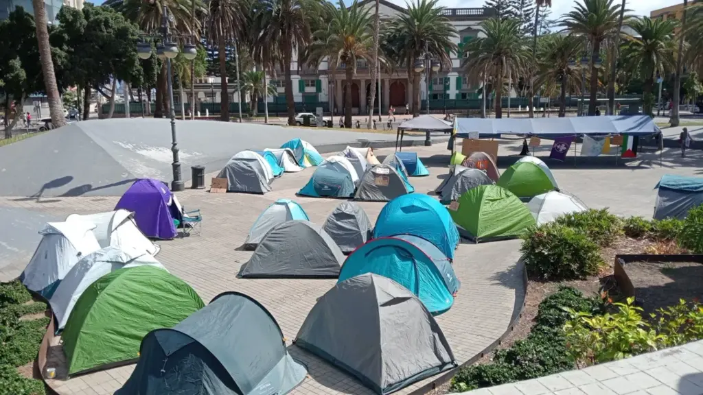 Tercer día de acampada en la Plaza de la Feria