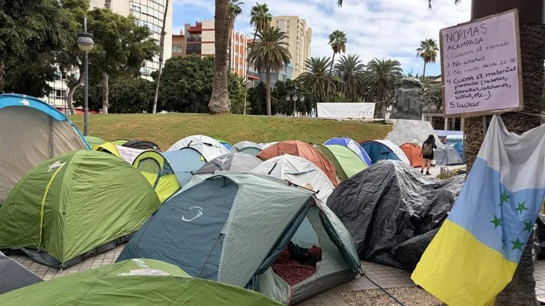 Derecho al Techo levanta la acampada para centrarse en los 33 desahucios previstos en octubre en Gran Canaria