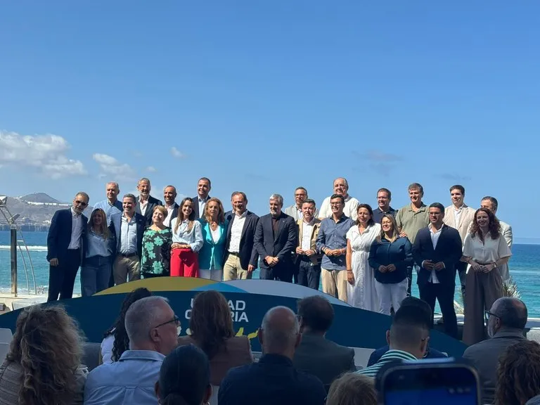 La Mesa de Unidad Canaria va a Madrid «a hablar de las islas, no a enmudecer ante jefes»