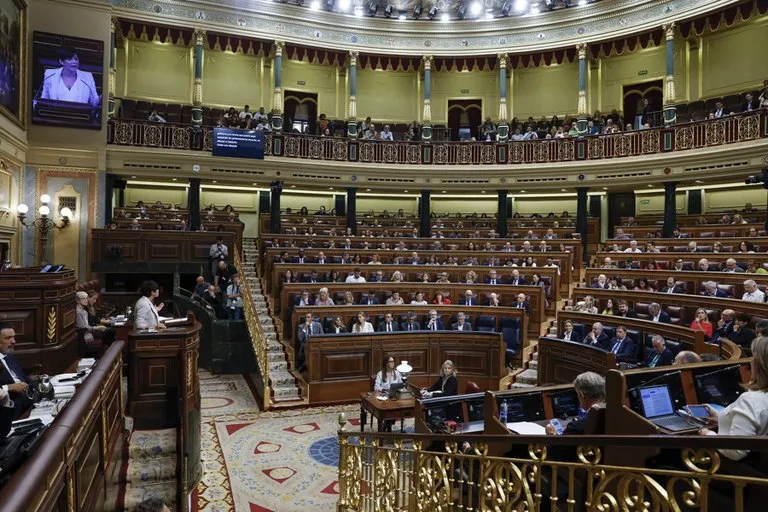 El BOE publica la disolución de las Cortes y la convocatoria de elecciones generales