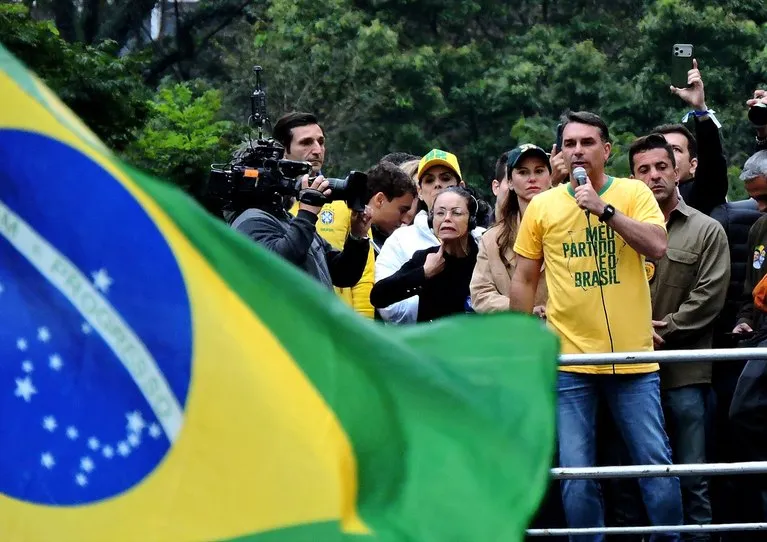 Bolsonaro gana la primera vuelta con el 47% de los votos y disputará contra Lula (45%) la segunda vuelta