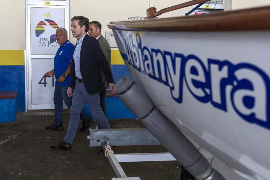 El portavoz nacional del PP, Borja Sémper, visitó este jueves las instalaciones de la Federación Canaria de Vela Latina, en Las Palmas de Gran Canaria, donde mantuvo un encuentro con sus representantes. EFE/Ángel Medina G.