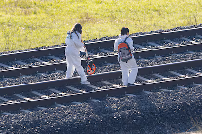 La Guardia Civil reanuda los trabajos en la zona cero del accidente ferroviario de Urda