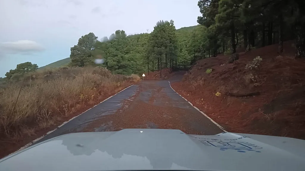 Estado de la carretera HI-1 a la cumbre. Imagen Cecopin El Hierro