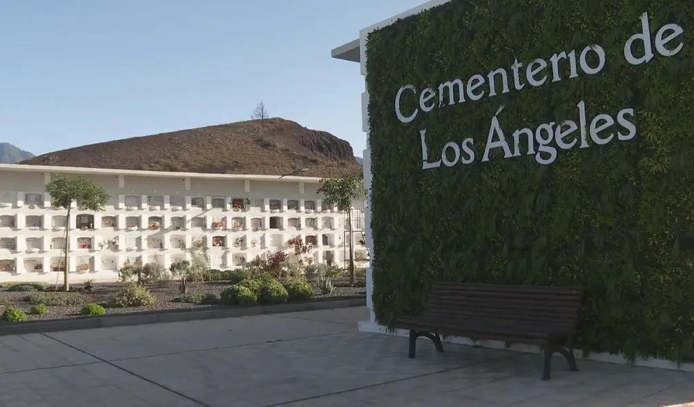 Se termina de retirar la lava del cementerio de Los Ángeles