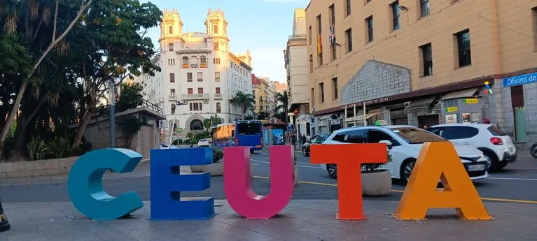 Los Reyes comienzan su visita histórica a Ceuta