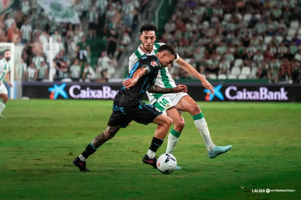 Un momento del partido entre el Córdoba CF y el CD Tenerife / CD Tenerife 