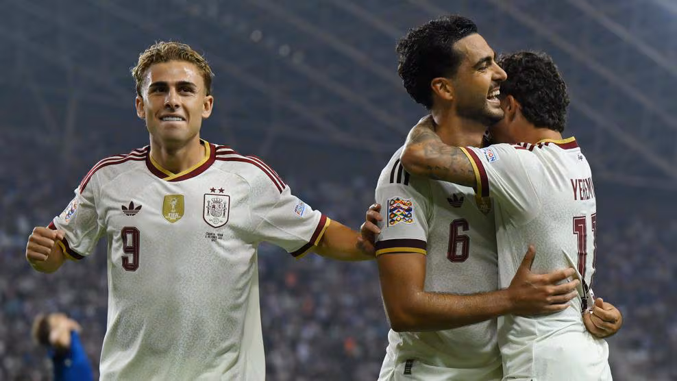 Mikel Merino celebra uno de los dos goles marcados en el partido ante Croacia en Split. Imagen UEFA 