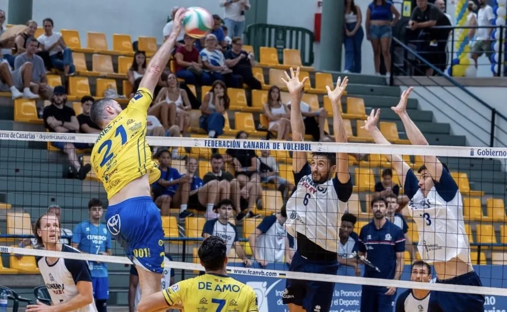 Partido disputado entre el CV Cisneros La Laguna y el CV Guaguas en el torneo Gobierno de Canarias de pretemporada. Imagen CV Guaguas