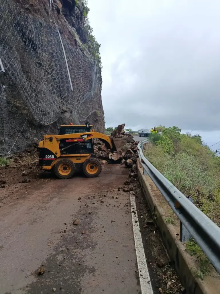 Un desprendimiento afecta a la carretera del norte de La Palma a la altura de Gallegos