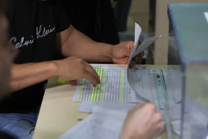 El Constitucional rechaza el recurso del Defensor del Pueblo por la ley de nietos. Imagen EFE