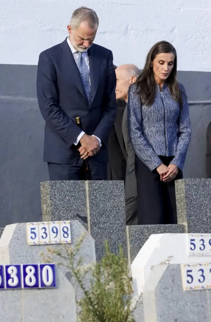 Felipe y Letizia rinden homenaje a los migrantes fallecidos en Ceuta