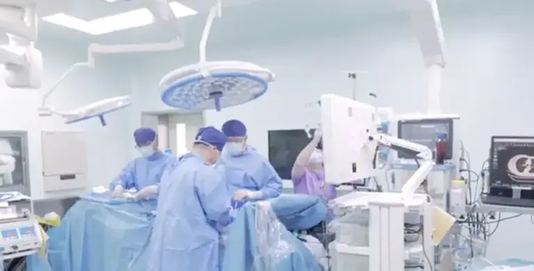 El creador de la técnica utilizada para operar al papa León XIV es español y prevé una rápida recuperación