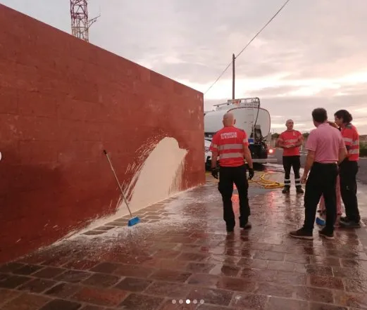 Un acto vandálico daña la fachada del cementerio de San Antonio en La Gomera